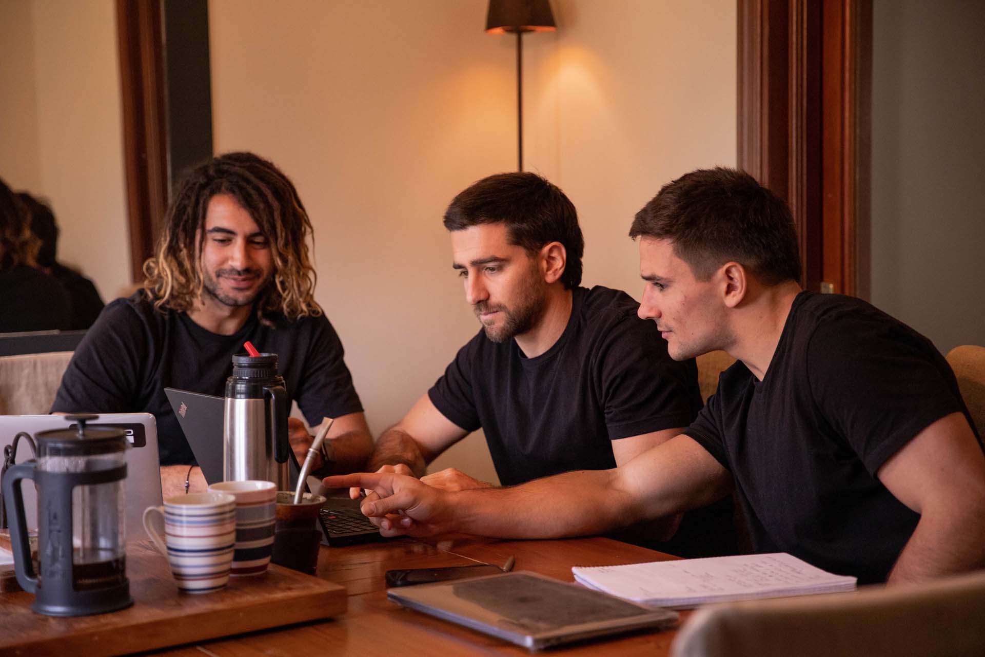 N10_JOVENES_EMPRENDEDORES_FULL_03